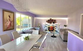 Private Single Room In A House